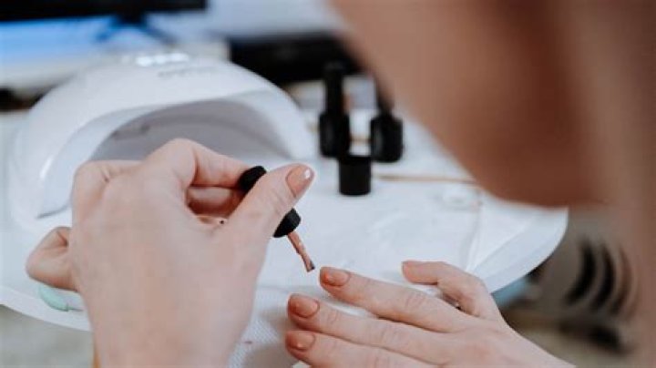 ネイルマシン回転方向の完全ガイド｜正転・逆転の正しい使い分け方